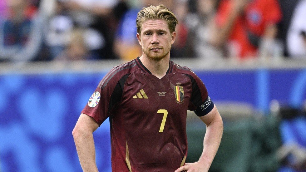 دي بروين يفقد أعصابه بسبب سؤال صحفي بعد إقصاء بلجيكا من “يورو 2024”
