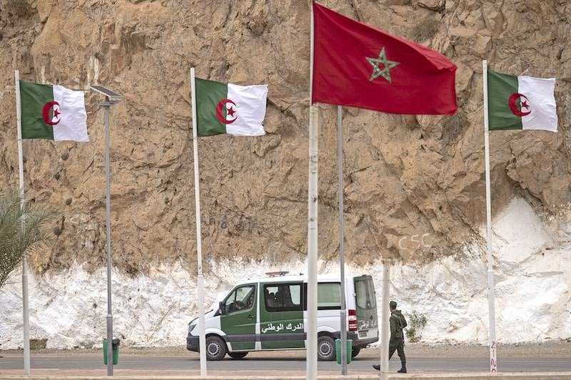 الجزائر تسلّم المغرب 60 معتقلاً بعضهم قضى أكثر من ثلاث سنوات حبسا