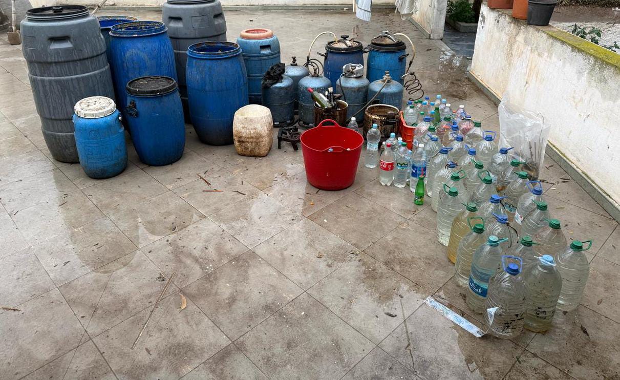 الدرك الملكي يقتحم مصنعًا سريًا لـ”ماء الحياة” بحد السوالم ويطيح بخمسيني