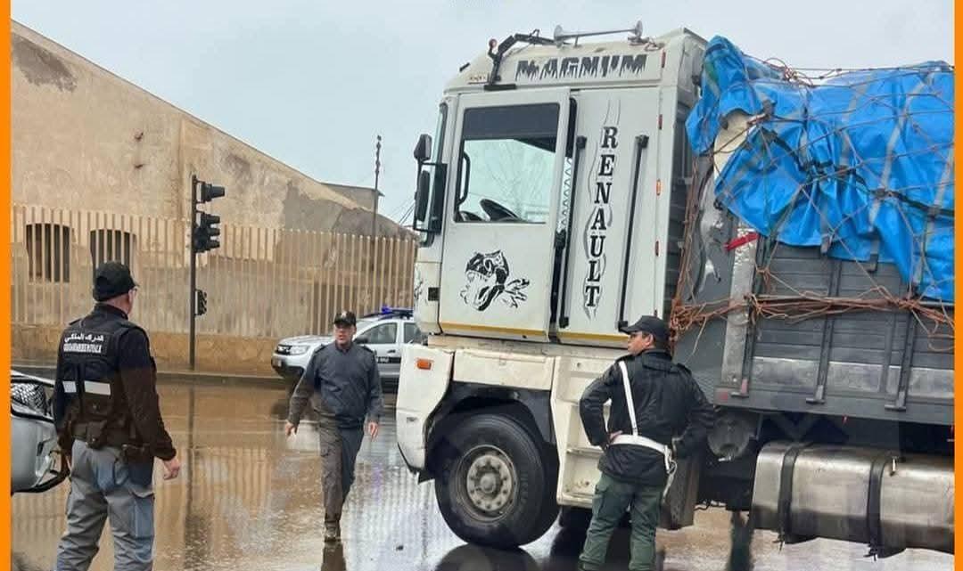 مطاردة  تنتهي بتوقيف شاحنة “رمال مسروقة” دون ترقيم بسبت كزولة