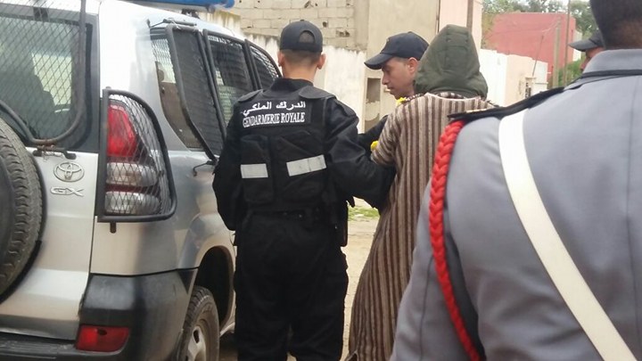 درك تيغسالين يوقف مجرمًا حديث الخروج من السجن بحوزته مخدرات ومبالغ مالية مهمة