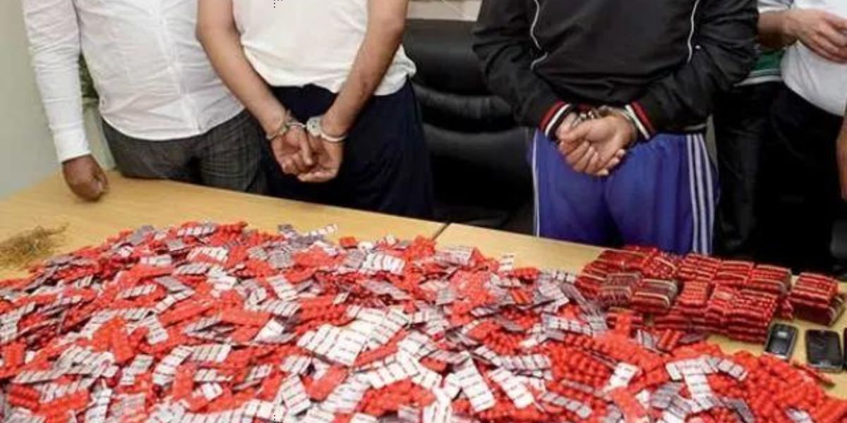 اعتقال شخصين بحوزتهما 3192 قرصًا من القرقوبي وجرعات كوكايين