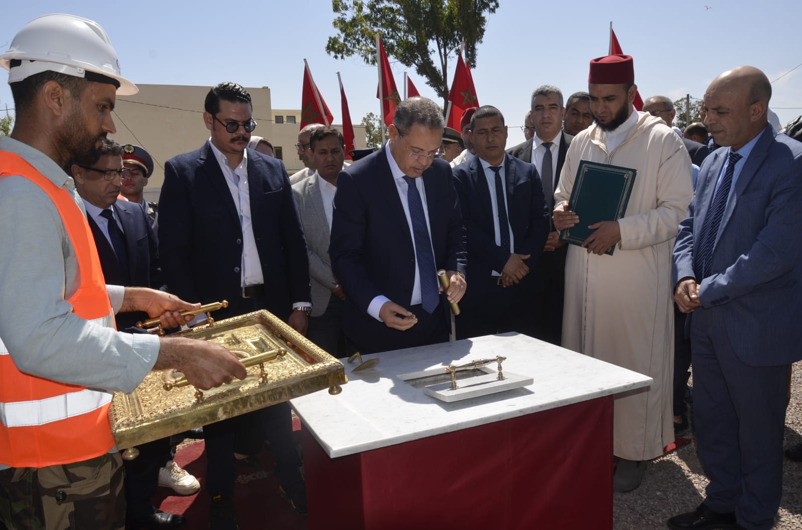 سطات.. وضع الحجر الأساس لبناء مركز أطفال التوحد … زيارة منصة الشباب ومركز الترويض وصناعة الأطراف بسطات