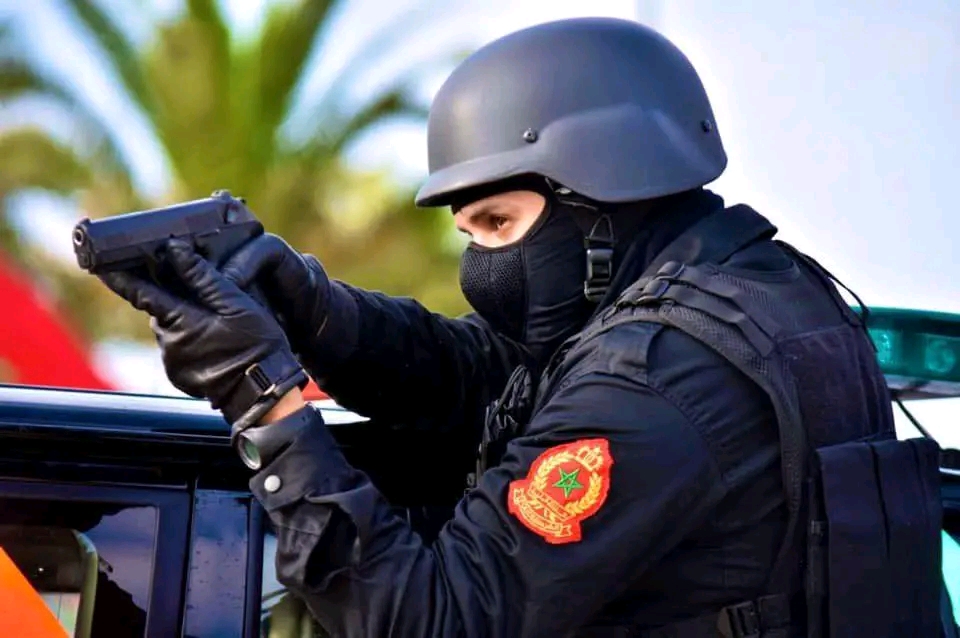 الجديدة.. استخدام السلاح الوظيفي لتوقيف متورطين في السرقة والاعتداء بالشارع العام