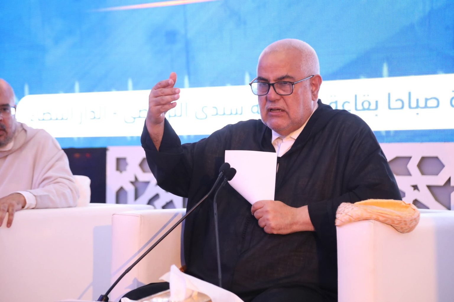 بنكيران يتهم مجموعة نافذة بتوظيف المؤسسة الملكية لتحقيق مصالحها الخاصة