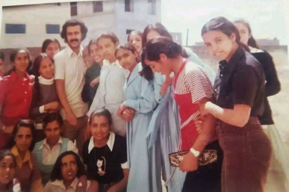 عبد اللطيف بن يحيى… من فصول ثانوية “وادي الذهب” باسباتة التابعة لمديربة بن امسيك إلى ميكروفون إذاعة طنجة