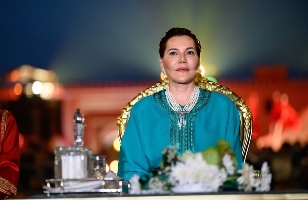 مؤتمر الأمم المتحدة للمحيطات .. صاحبة السمو الملكي الأميرة للا حسناء تحضر بنيس مأدبة عشاء أقامها الرئيس الفرنسي على شرف رؤساء الدول والحكومات المشاركة
