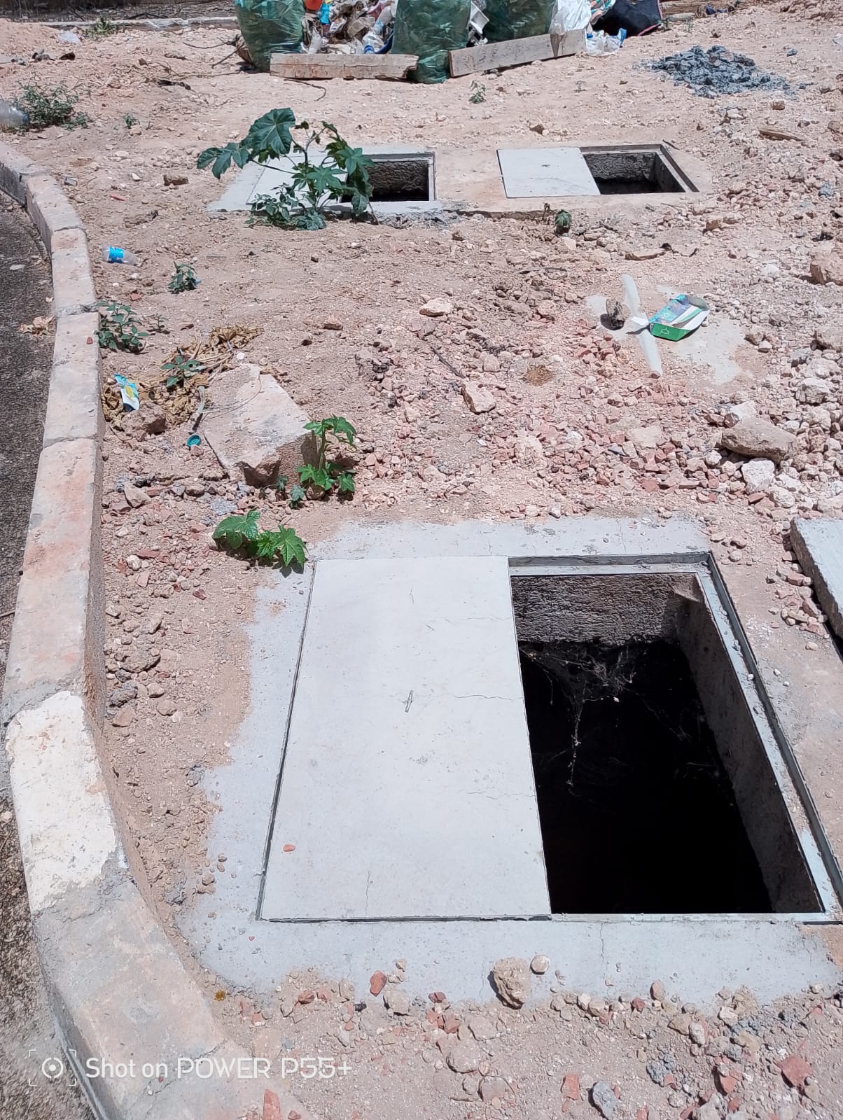 سرقة أغطية البالوعات تدق ناقوس الخطر في الرحمة ونواحيها وتهدد سلامة المواطنين