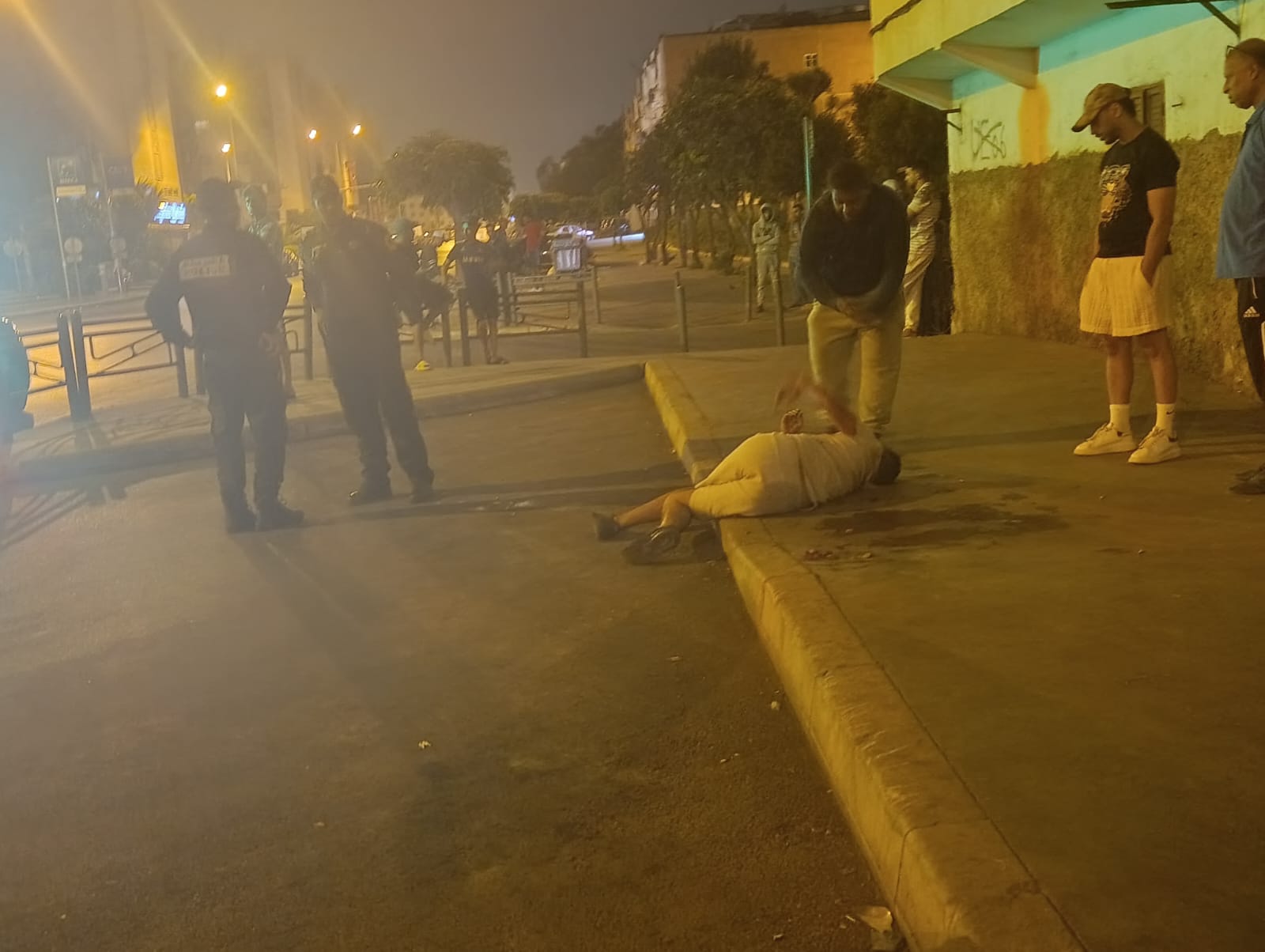 ليلة رعب في الحي الحسني.. اعتداء دموي يرسل شابًا إلى الإنعاش وفرقة “الصقور” تطيح بالجاني