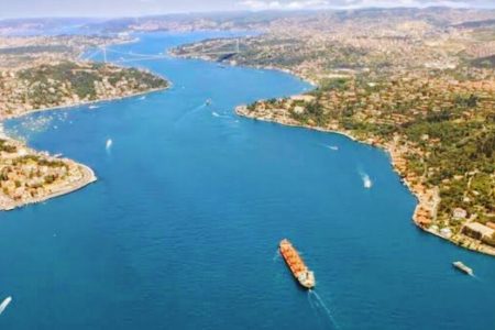 تركيا تبدأ بتقييد عبور السفن في البحر الأسود