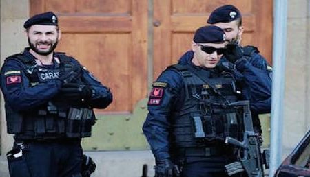 إيطاليا … ترحيل 23 مصريا لديهم سجلات جنائية