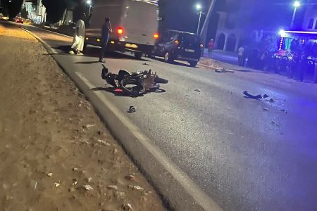 حادثة سير بين سيارة ودراجة نارية بمدخل جماعة بني خلوق