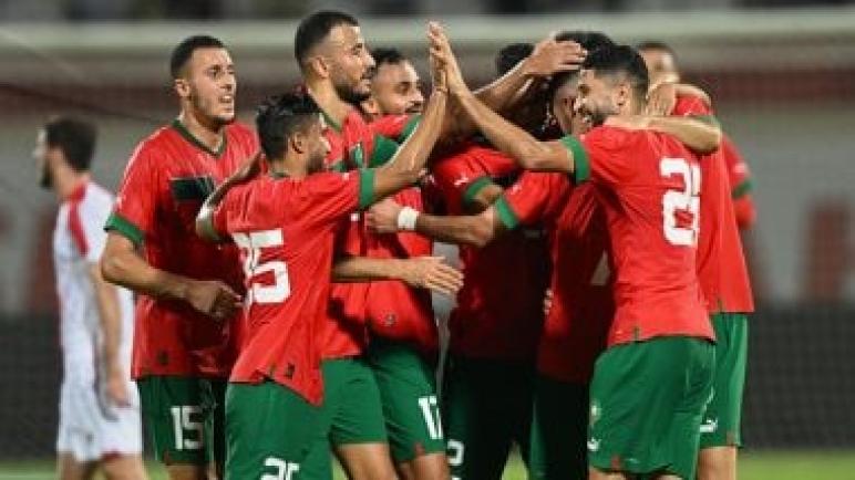 مشجع يثير الفوضى داخل مطار فرنسي بمحاولة الاعتداء على اللاعب الدولي المغربي