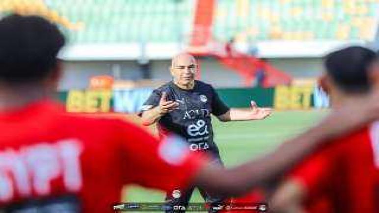 حسام حسن يطلب السفر المبكر إلى المغرب.. والرابطة توقف الدوري 54 يومًا