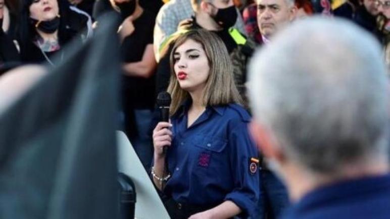 القضاء الإسباني يدين ناشطة يمينية متطرفة بعد وصفها للمهاجرين المغاربة بـ”الغزاة”