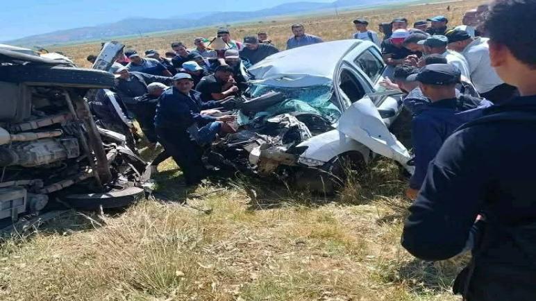 وفاة وإصابات خطيرة في حادث سير خطير بالطريق الرابط بين سوق أربعاء الغرب وعرباوة