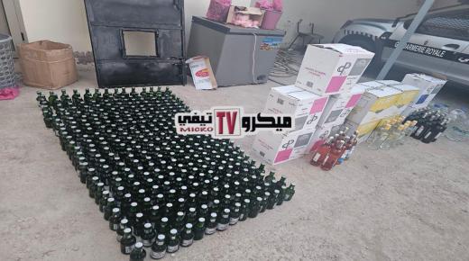 مداهمة مثيرة في سيدي رحال… ‘ولد الشيخة’ يفرّ من قبضة الدرك وكمية ضخمة من الخمور والمخدرات في قبضة الدرك!