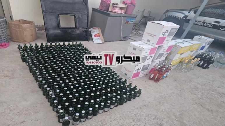 مداهمة مثيرة في سيدي رحال… ‘ولد الشيخة’ يفرّ من قبضة الدرك وكمية ضخمة من الخمور والمخدرات في قبضة الدرك!