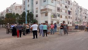 وقفة احتجاجية بحي المطار بالجديدة بسبب إغلاق ممر طرقي رئيسي يثير استياء الساكنة