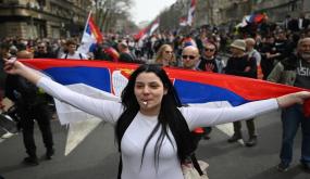 وقع في فخ مخادعين روسيين جعله يفضح ما يحضره الغرب لصربيا