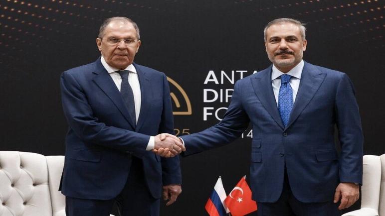 وزير الخارجية الروسي وفيدان يبحثان الوضع في سوريا والملاحة في البحر الأسود والتسوية في أوكرانيا