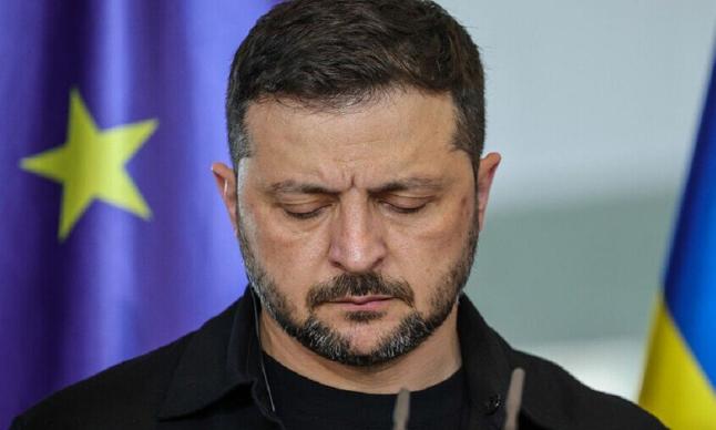 زيلينسكي يقر باستحالة إعادة الأوكرانيين إلى بلادهم عبر الشعارات والمناشدات فقط