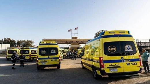 معبر رفح البري يستقبل 56 فلسطينيا بينهم 21 مصابا للعلاج في مصر