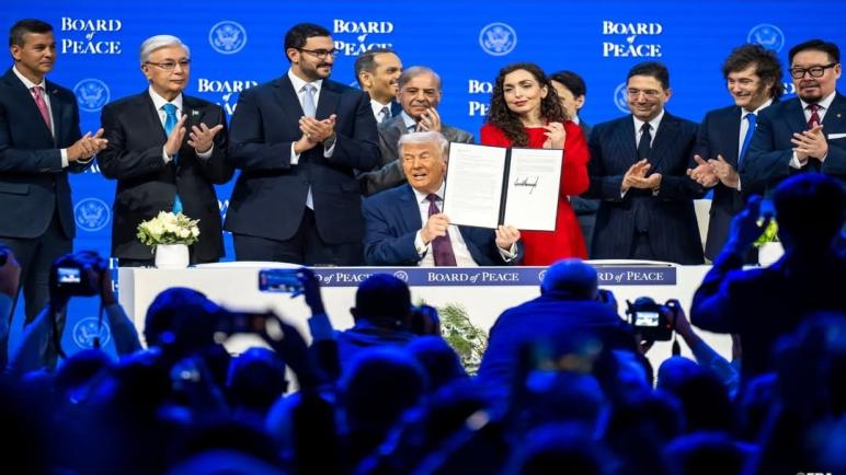 بتعليمات من صاحب الجلالة الملك محمد السادس، رئيس لجنة القدس، السيد ناصر بوريطة يوقع بدافوس على الميثاق المؤسس لمجلس السلام