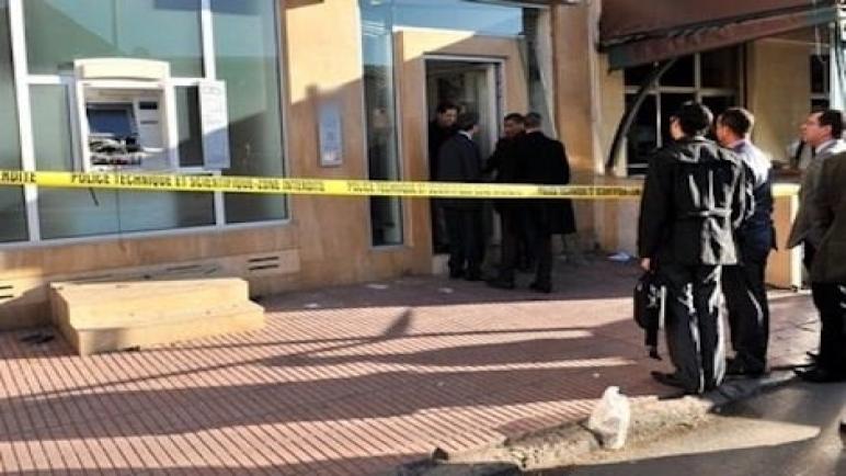 اسباتة …محاولة سطو مسلح على بنك بالدار البيضاء تنتهي بمحاصرة المتهم من طرف المواطنين!